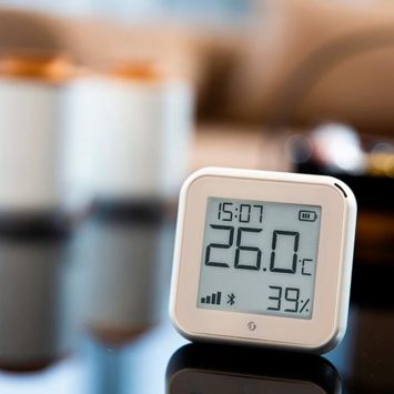 Shelly H&T Gen3 Ivoor – Slimme WiFi Temperatuur- en Vochtigheidssensor met Display